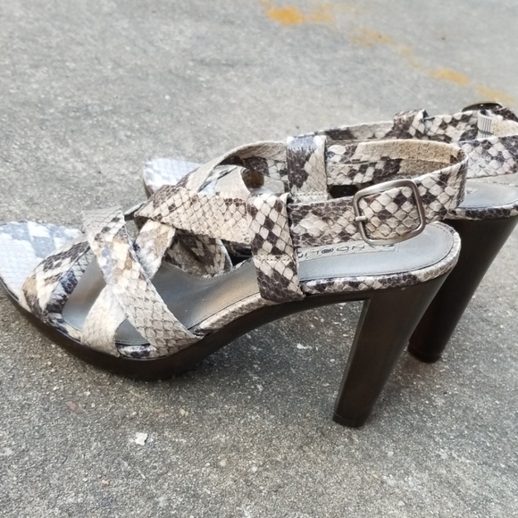 Bandolino strappy heel - Picture 2 of 4